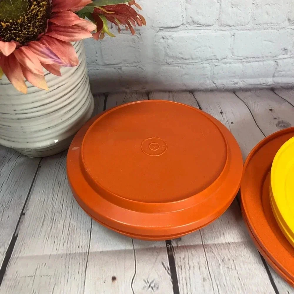Vintage Tupperware small seal-n-serve bowl with extra lids